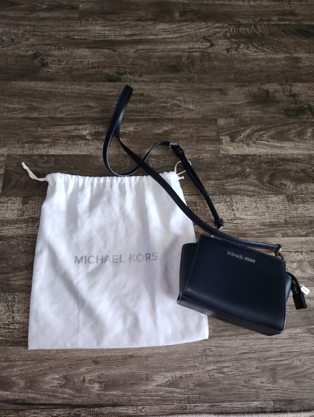 Michael Kors Mini Crossbody - Picture 2 of 10